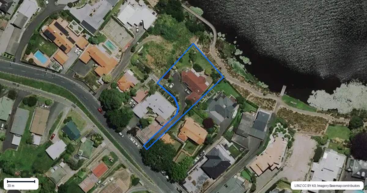 Property context map for 76 Lake Crescent, Hamilton Lake, Hamilton