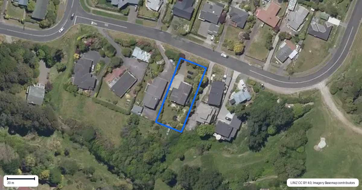 Property context map for 7 Titoki Avenue, Waipahihi, Taupo