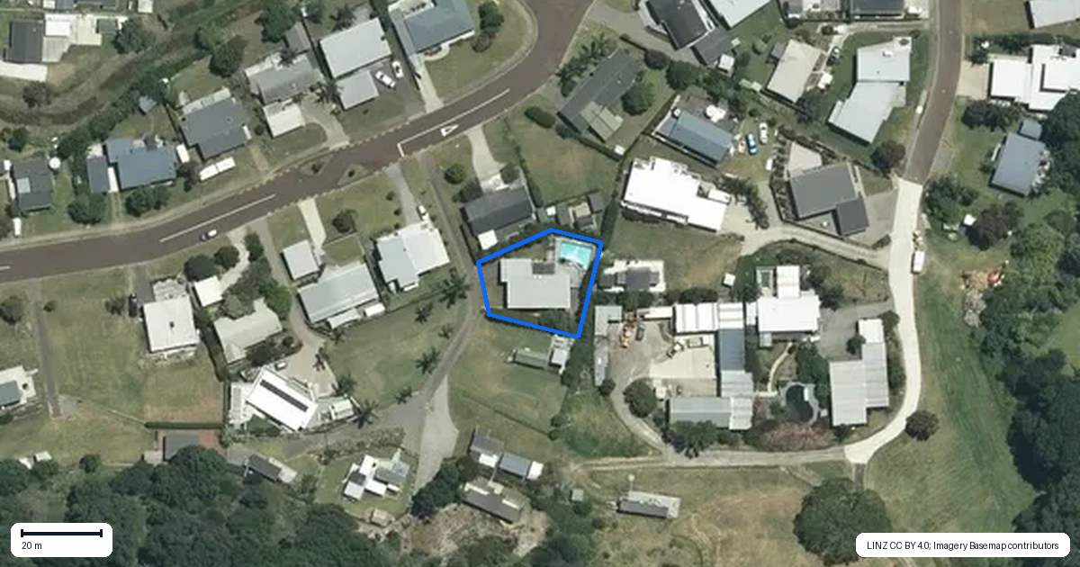 Property context map for 43 Holland Close, Pauanui