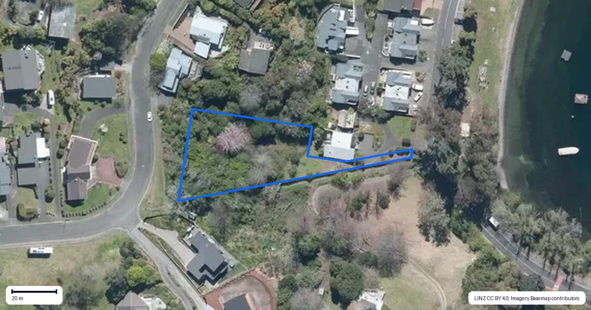 Property context map for 20 Ewing Grove, Acacia Bay, Taupo