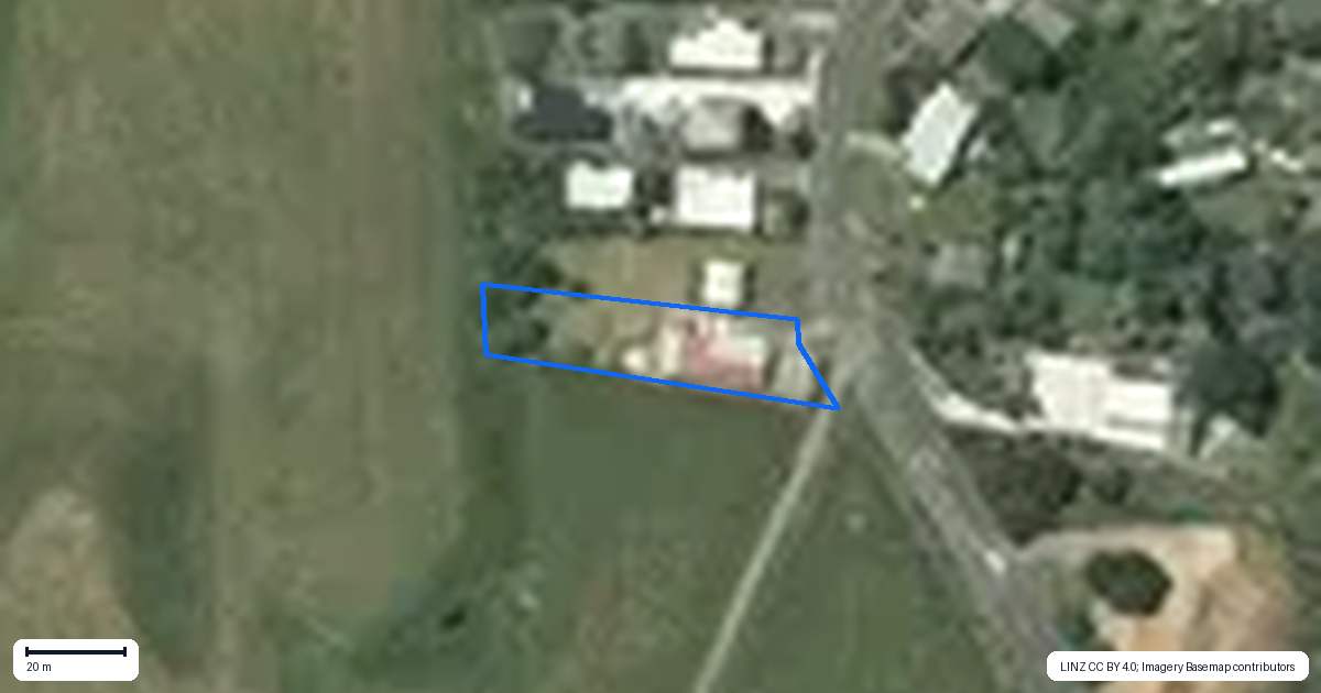 Property context map for 11 Te Hutewai Road, Raglan