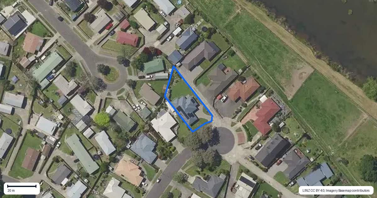 Property context map for 21 Edgewater Grove, Whakatane