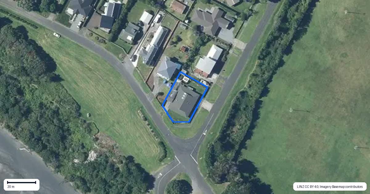 Property context map for 2 Heaphy Road, Opunake