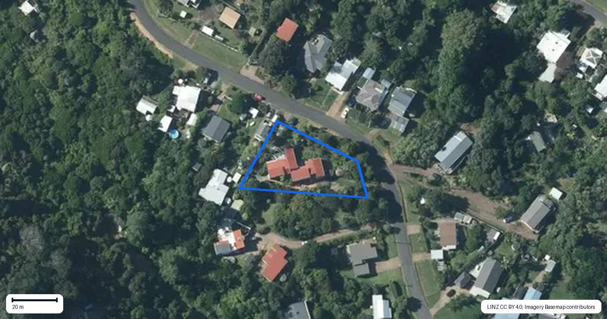 Property context map for 17 Tahatai Road, Oneroa, Waiheke Island