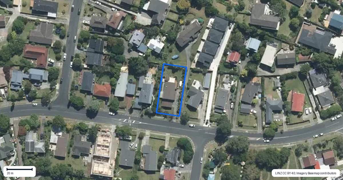 Property context map for 122 Oaktree Avenue, Browns Bay, Auckland