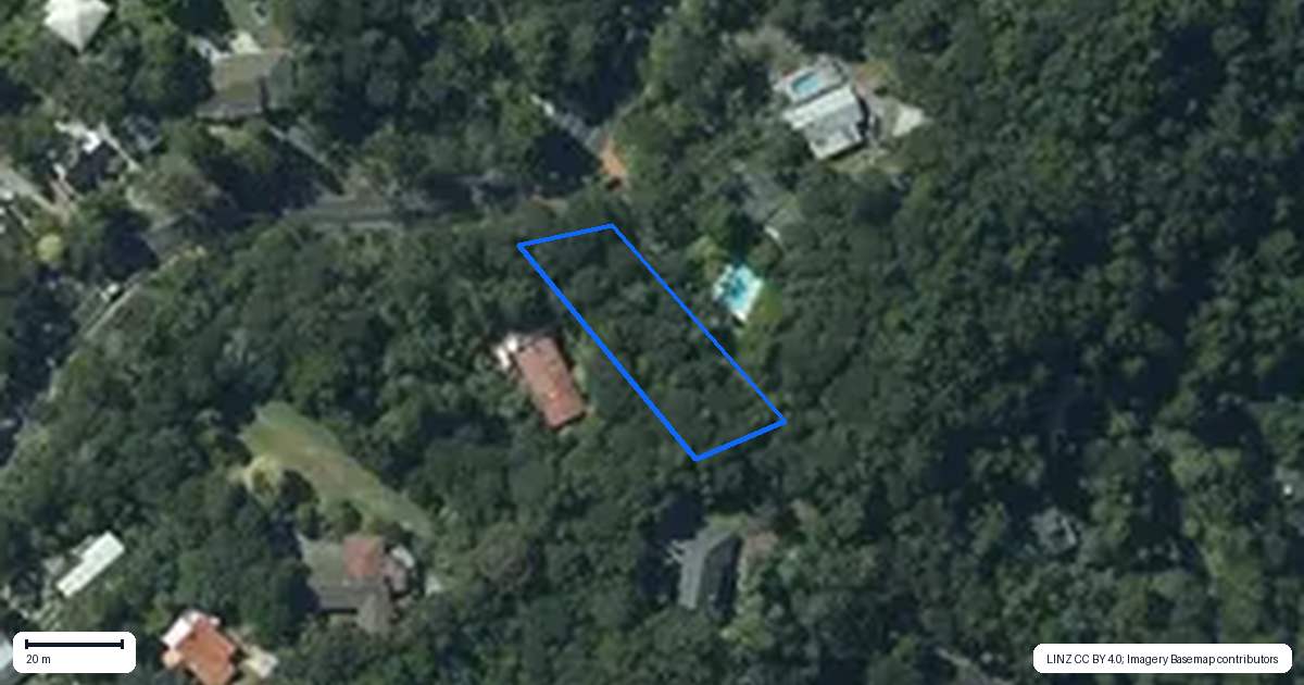 Property context map for 704 West Coast Road, Oratia, Auckland