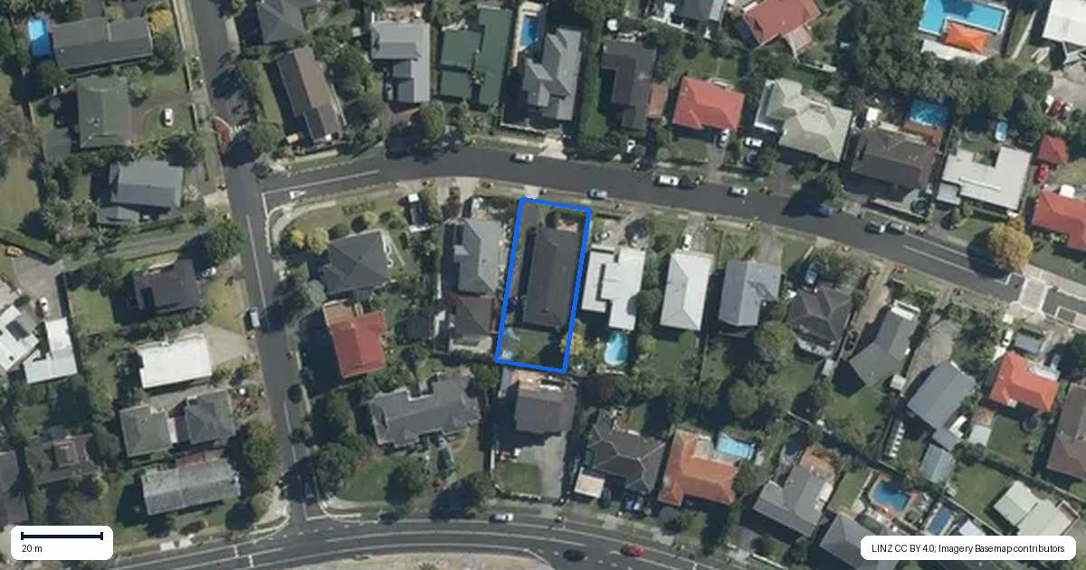 Property context map for 24 The Crest, Sunnyhills, Auckland
