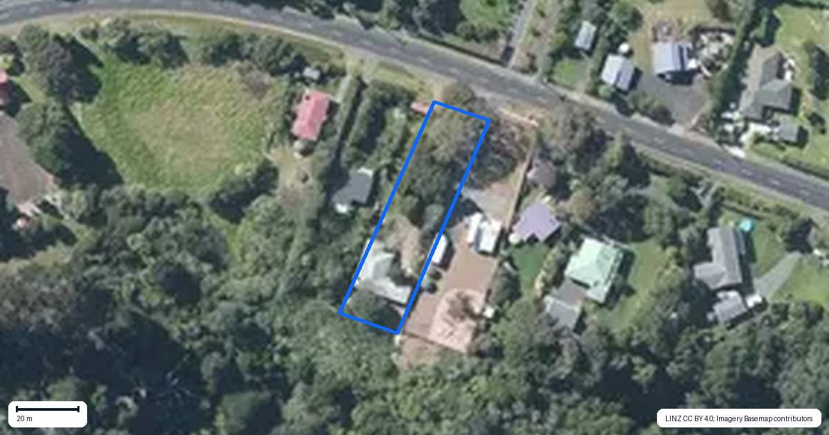 Property context map for 2132 Awhitu Road, Pollok