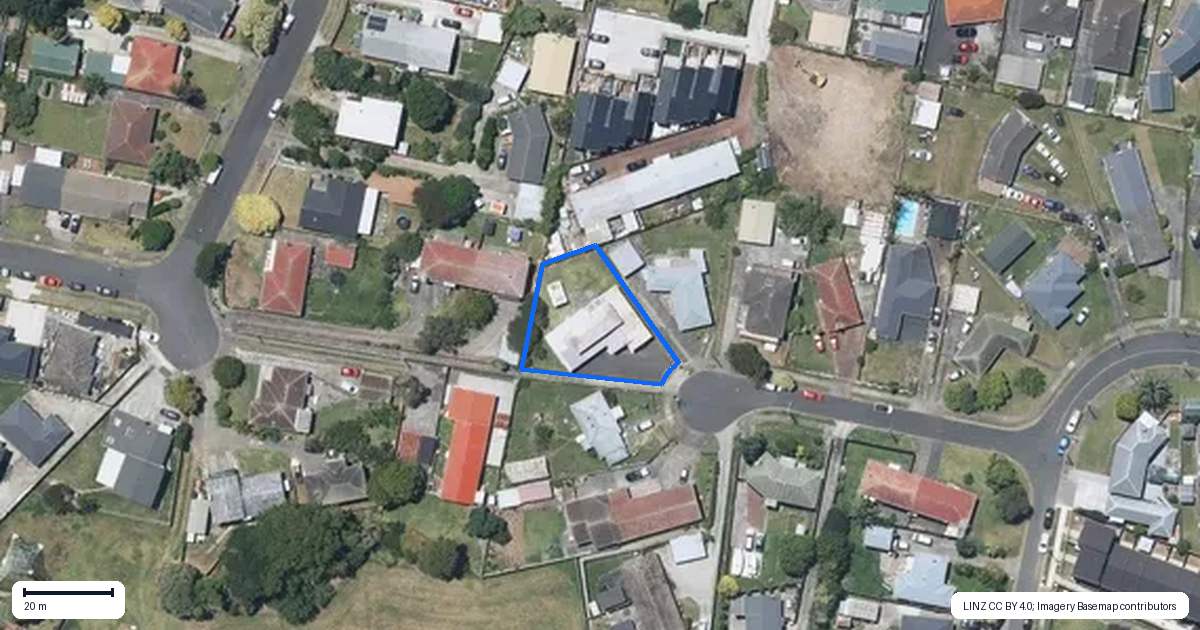 Property context map for 11 Paul Place, Pakuranga, Auckland
