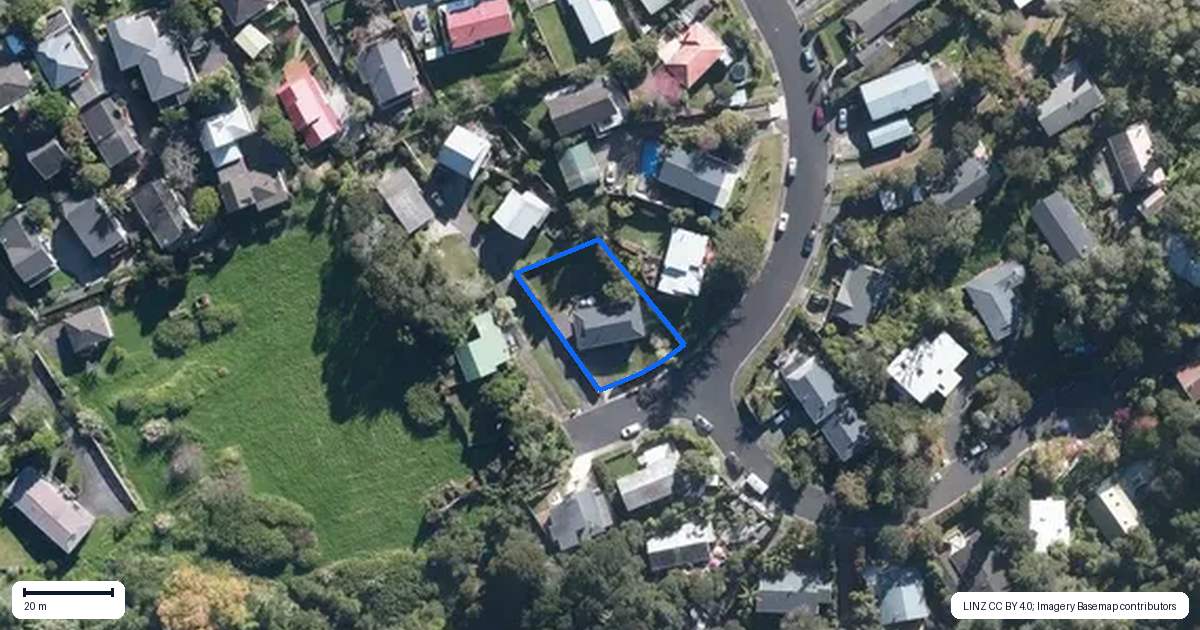 Property context map for 11 West Glade Crescent, Birkenhead, Auckland