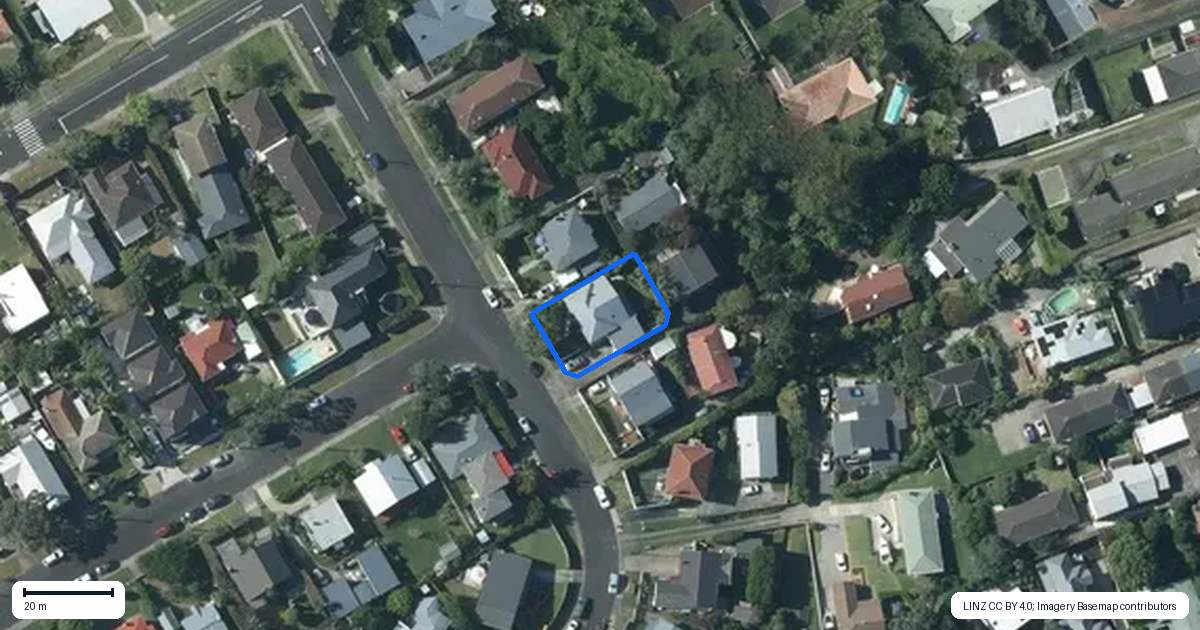 Property context map for 10 Cassino Street, Bayswater, Auckland