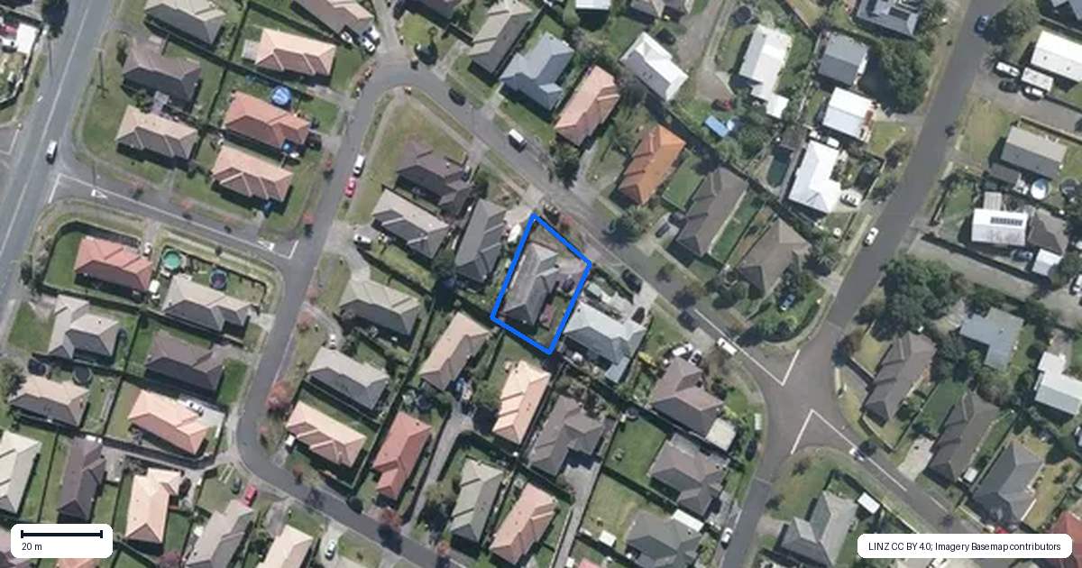 Property context map for 13 Legacy Drive, Henderson, Auckland