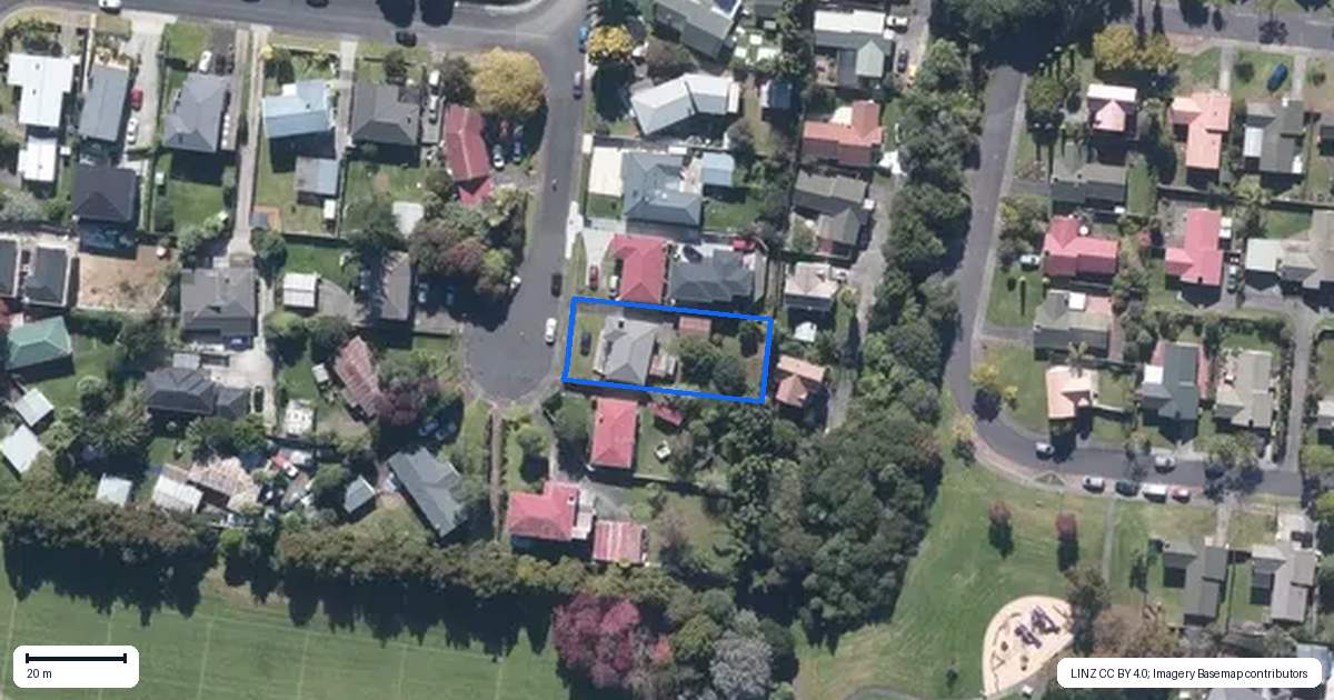 Property context map for 6 Normandy Place, Henderson, Auckland