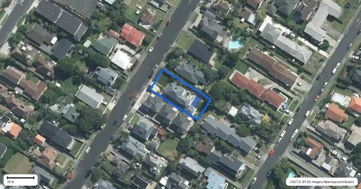 Property context map for 8 Bayview Road, Hauraki, Auckland