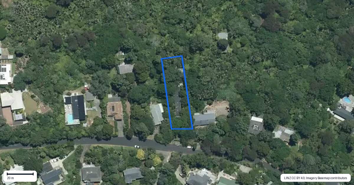 Property context map for 12 Tinopai Road, Titirangi, Auckland