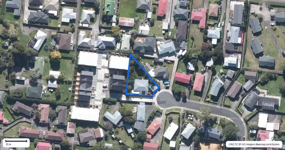Property context map for 42 Normandy Place, Henderson, Auckland