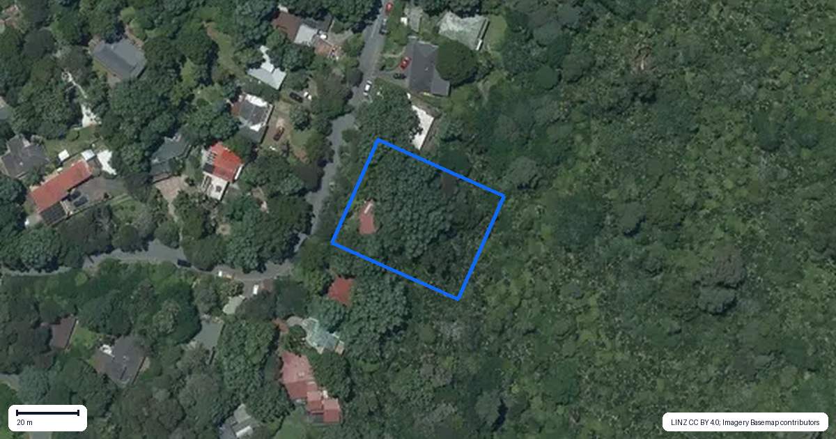 Property context map for 30 Tainui Road, Titirangi, Auckland