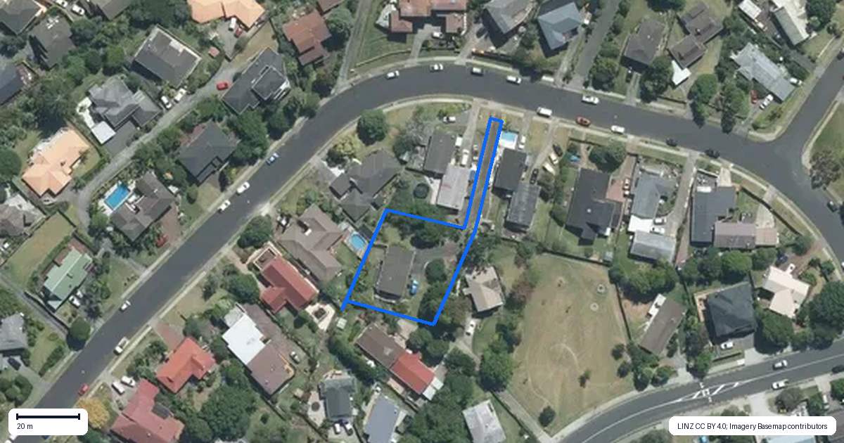 Property context map for 11 Redwing Street, Browns Bay, Auckland