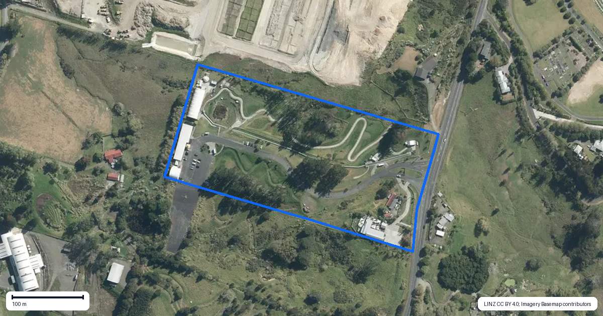 Property context map for 2104 East Coast Road, Stillwater, Silverdale