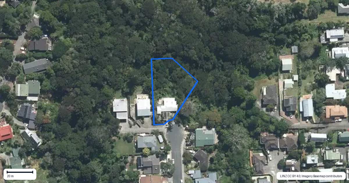 Property context map for 28 Willow Avenue, Birkenhead, Auckland