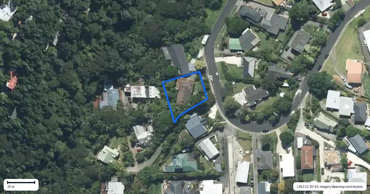 Property context map for 42 Coroglen Avenue, Birkenhead, Auckland