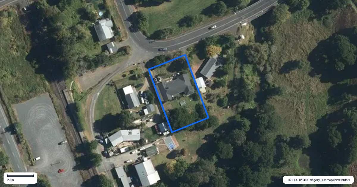 Property context map for 40 Waikoukou Valley Road, Waimauku