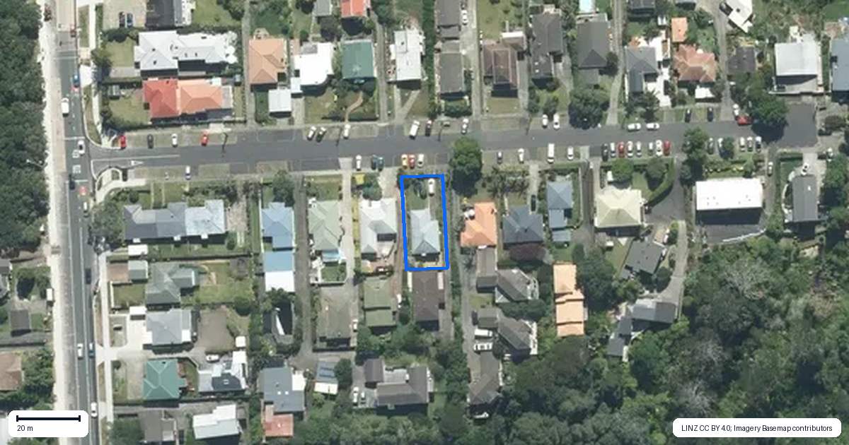 Property context map for 9 Waratah Street, Birkenhead, Auckland