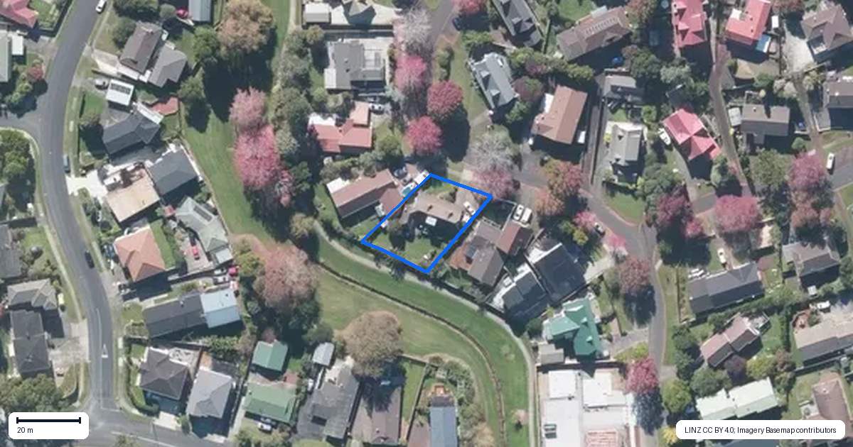 Property context map for 12 Orinda Close, Botany Downs, Auckland