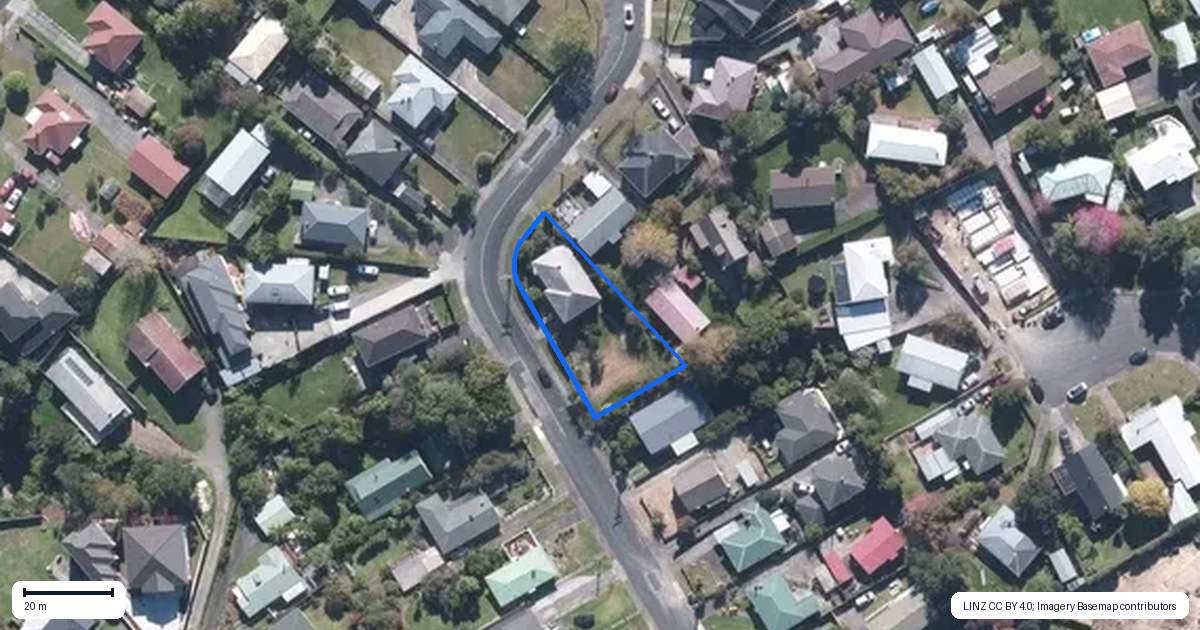Property context map for 21 Kereru Street, Henderson, Auckland