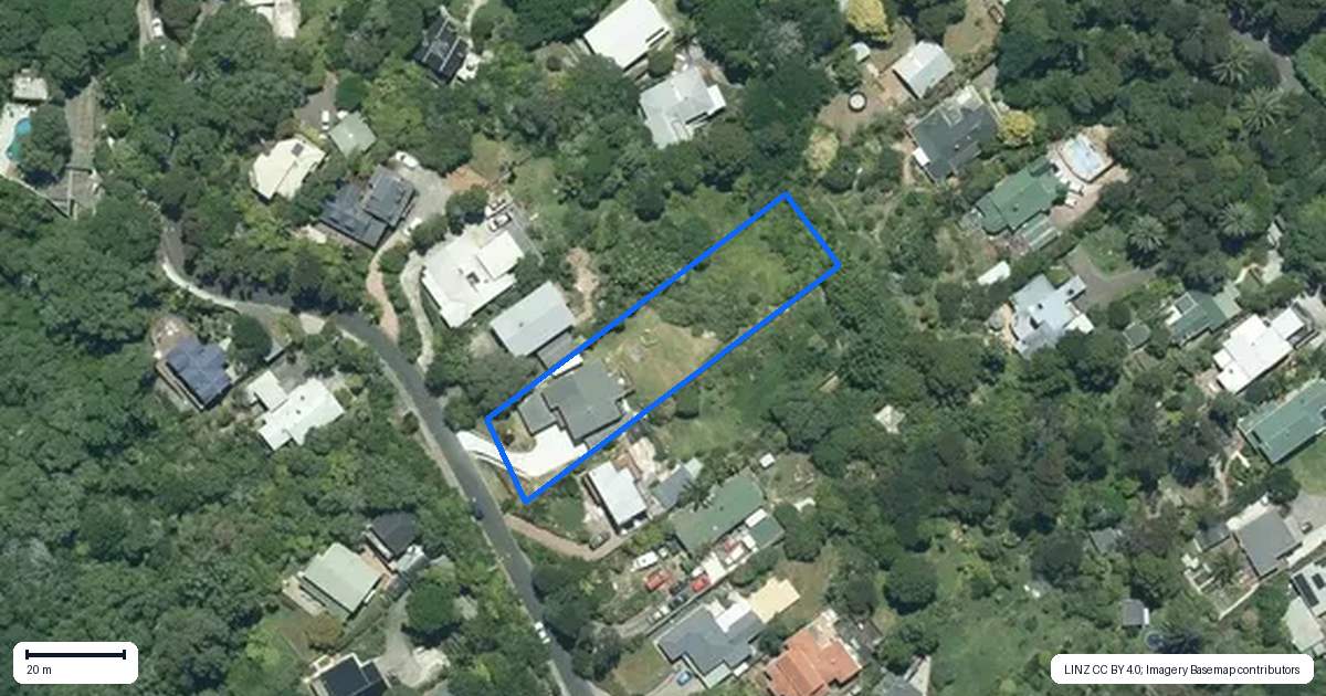 Property context map for 18 Arapito Road, Titirangi, Auckland