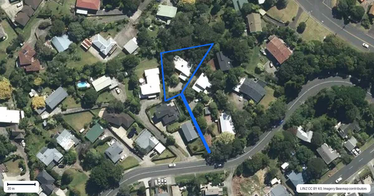 Property context map for 7A Atkinson Road, Titirangi, Auckland