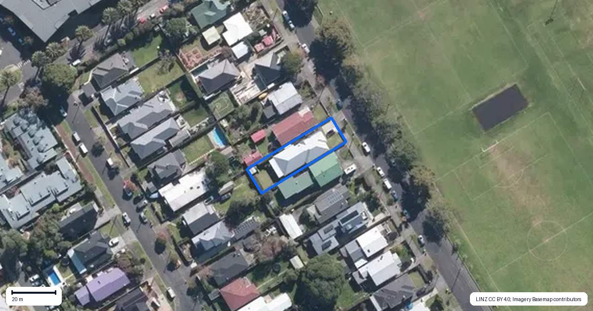 Property context map for 26 Muripara Avenue, Point Chevalier, Auckland