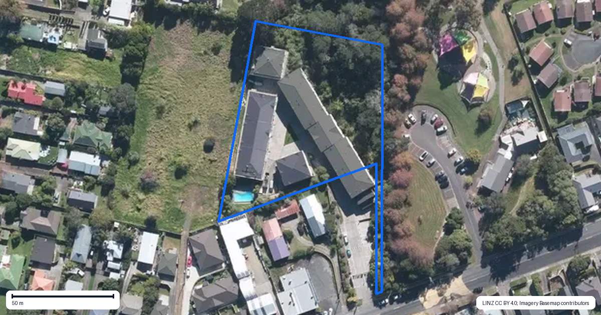 Property context map for 3R/120 Beach Haven Road, Beach Haven, Auckland