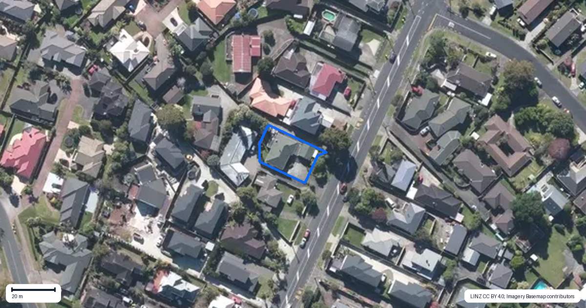 Property context map for 83 Sturges Road, Henderson, Auckland