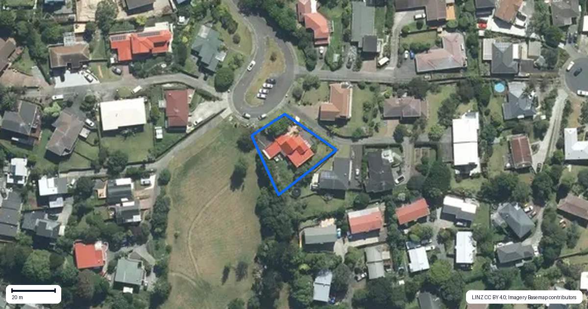 Property context map for 22 Cairnbrae Court, Northcross, Auckland