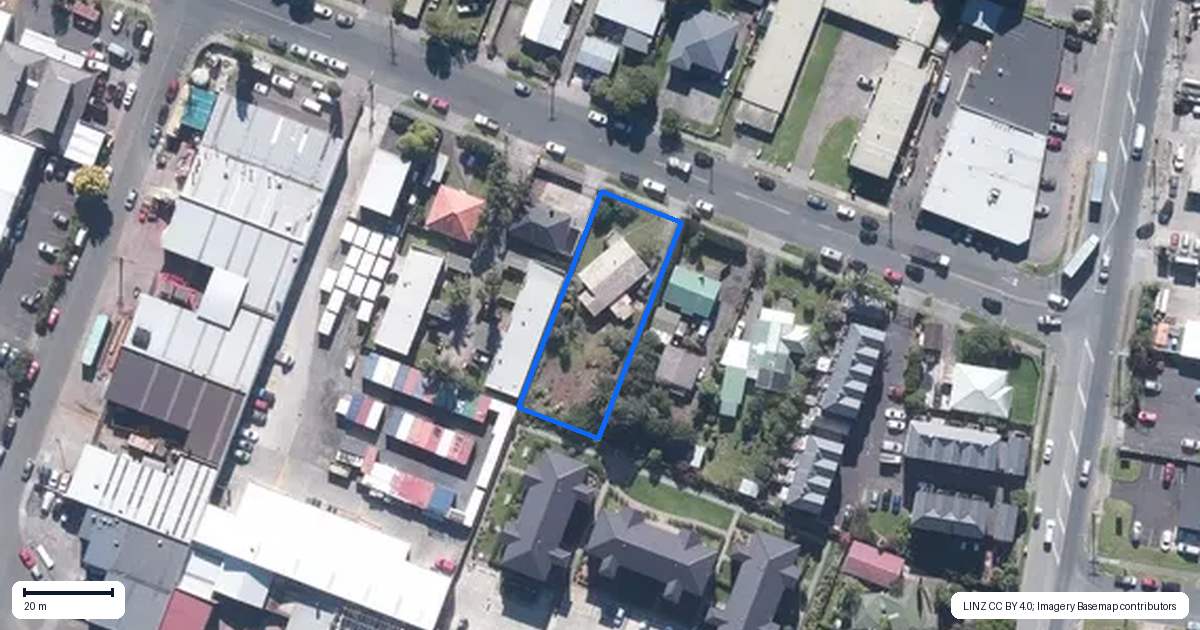 Property context map for 10 Keeling Road, Henderson, Auckland