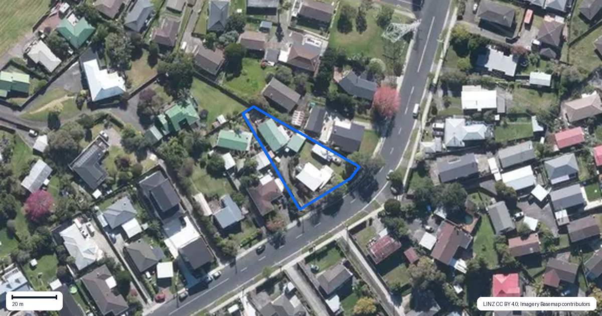 Property context map for 37 Waimumu Road, Massey, Auckland