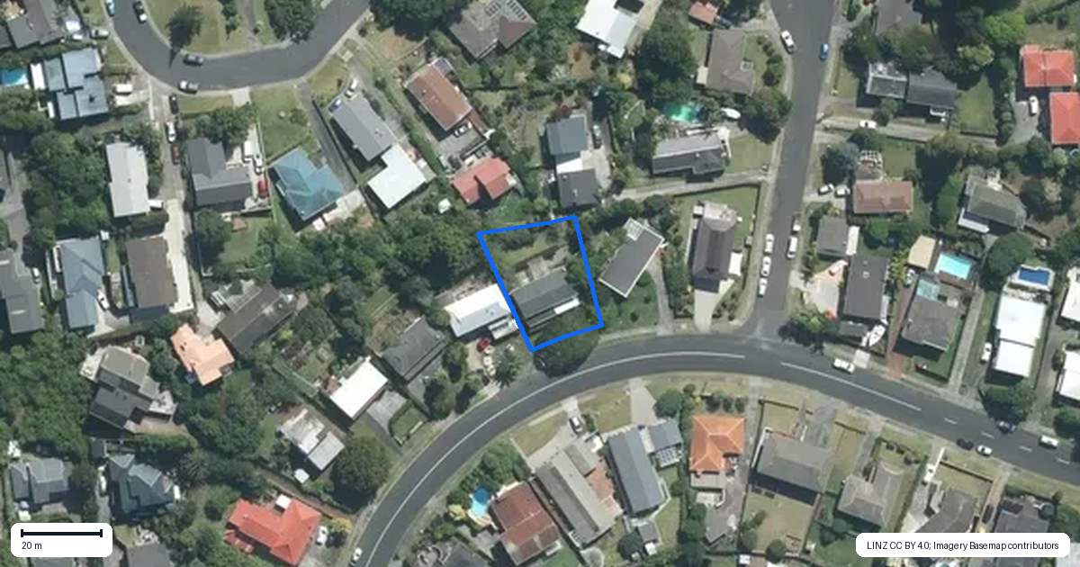Property context map for 92 Stapleford Crescent, Browns Bay, Auckland