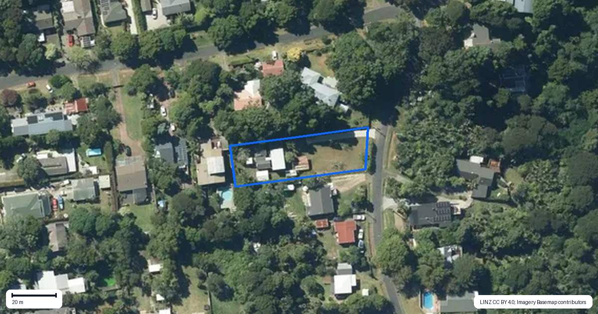 Property context map for 28 Tane Road, Laingholm, Auckland