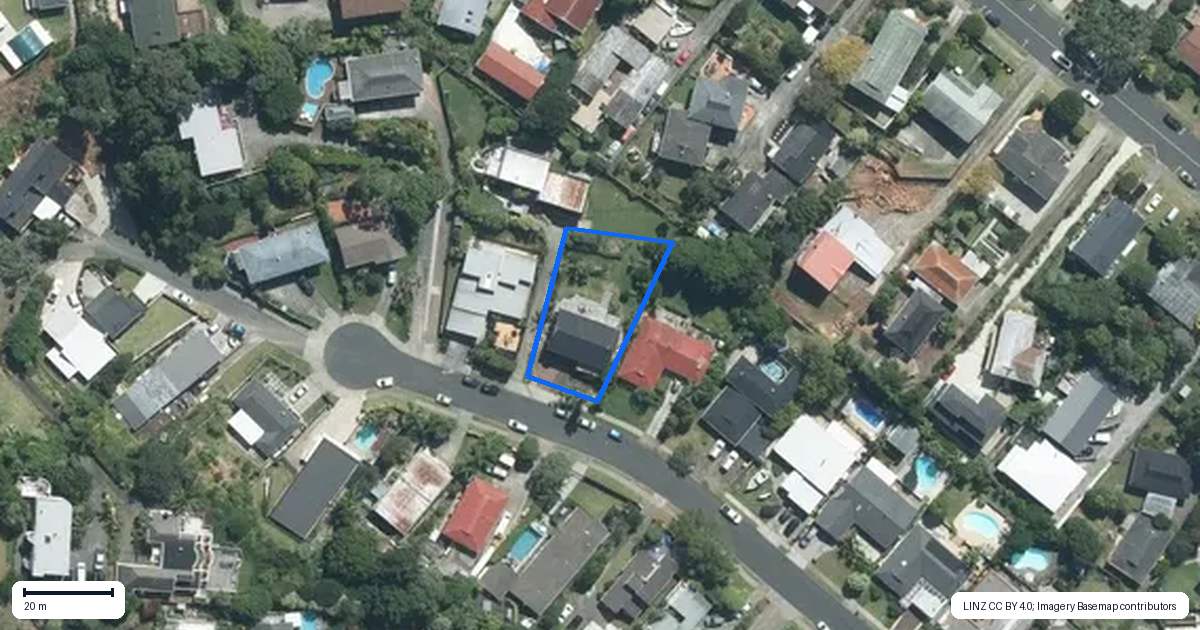 Property context map for 17 King Richard Place, Browns Bay, Auckland