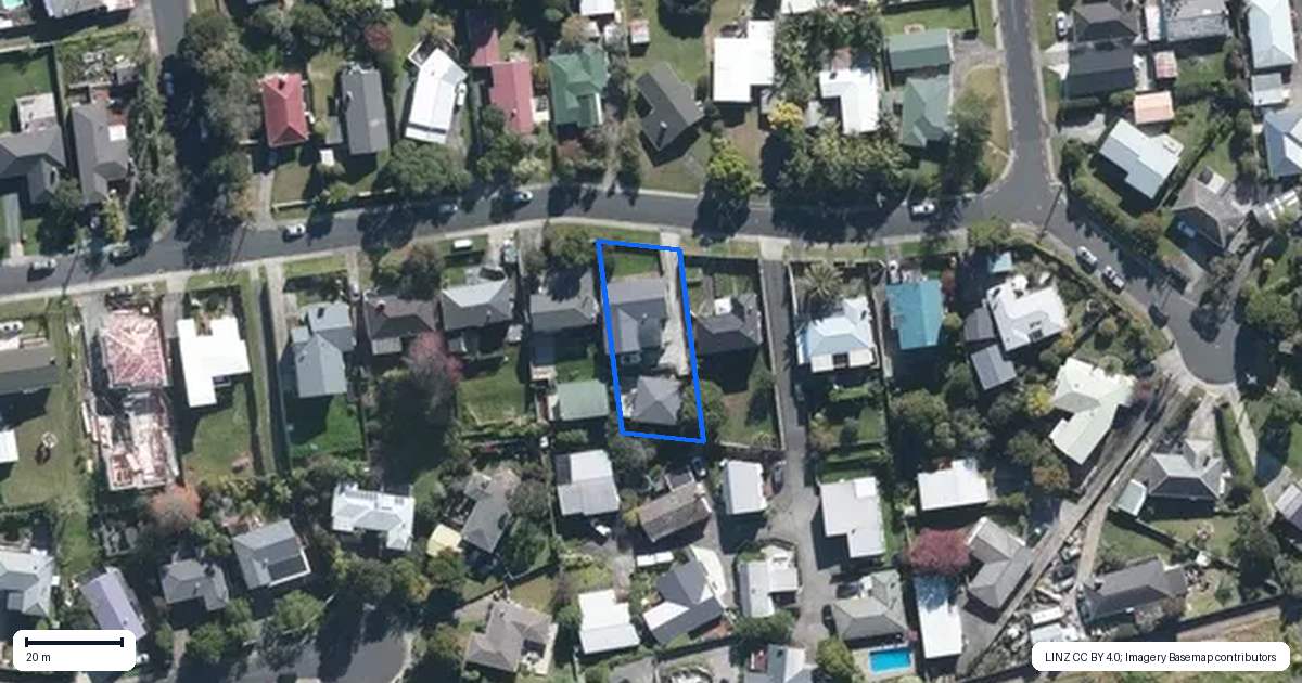 Property context map for 18 Saffron Street, Birkdale, Auckland