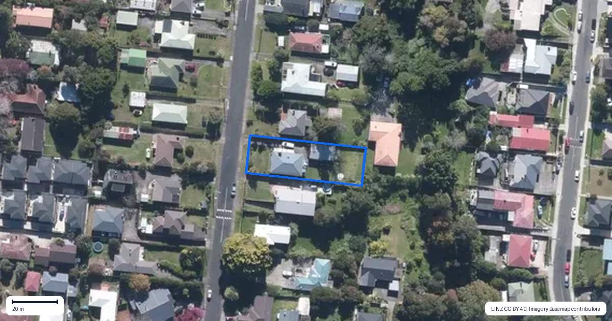 Property context map for 9 Longburn Road, Henderson, Auckland