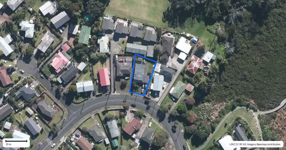 Property context map for 75 Holly Street, Avondale, Auckland