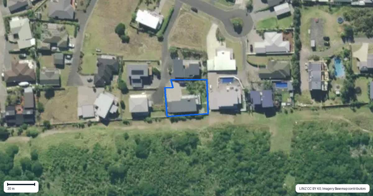 Property context map for 32 Kihi Place, Ruakaka