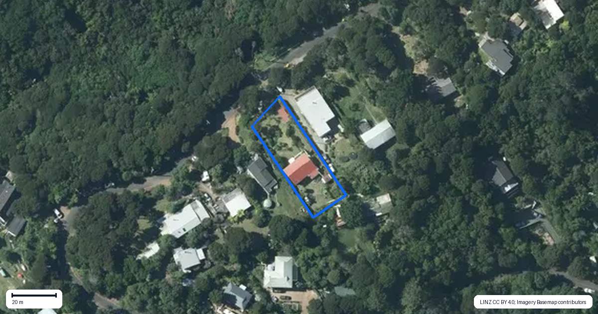 Property context map for 16 Hekerua Road, Oneroa, Waiheke Island