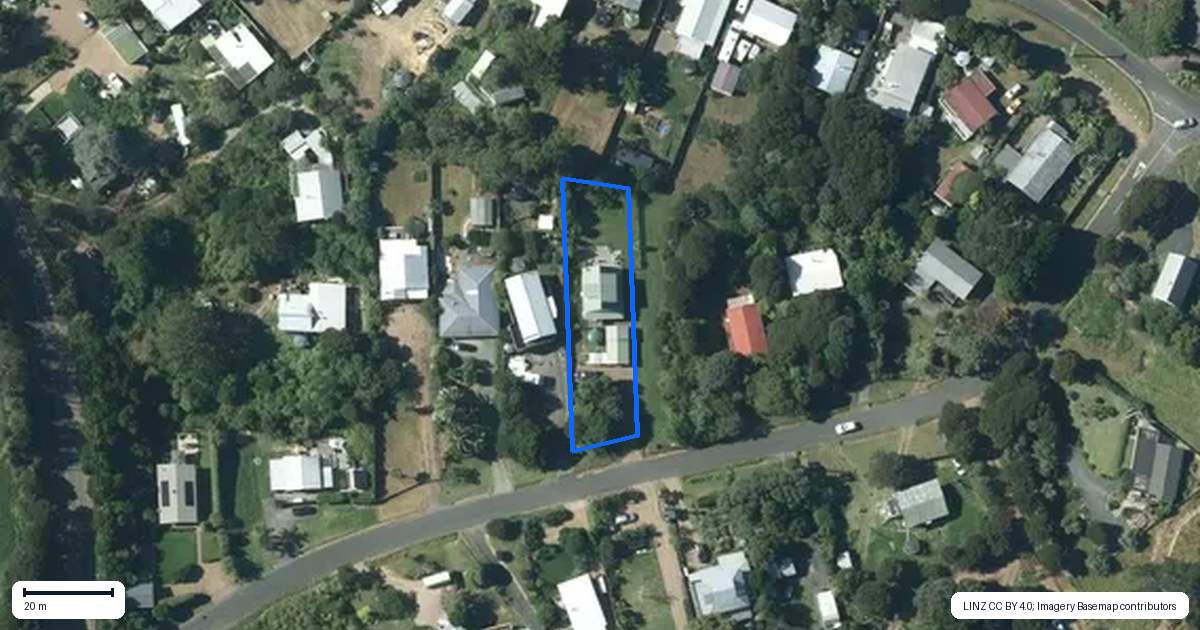 Property context map for 11 Waiata Road, Onetangi, Waiheke Island