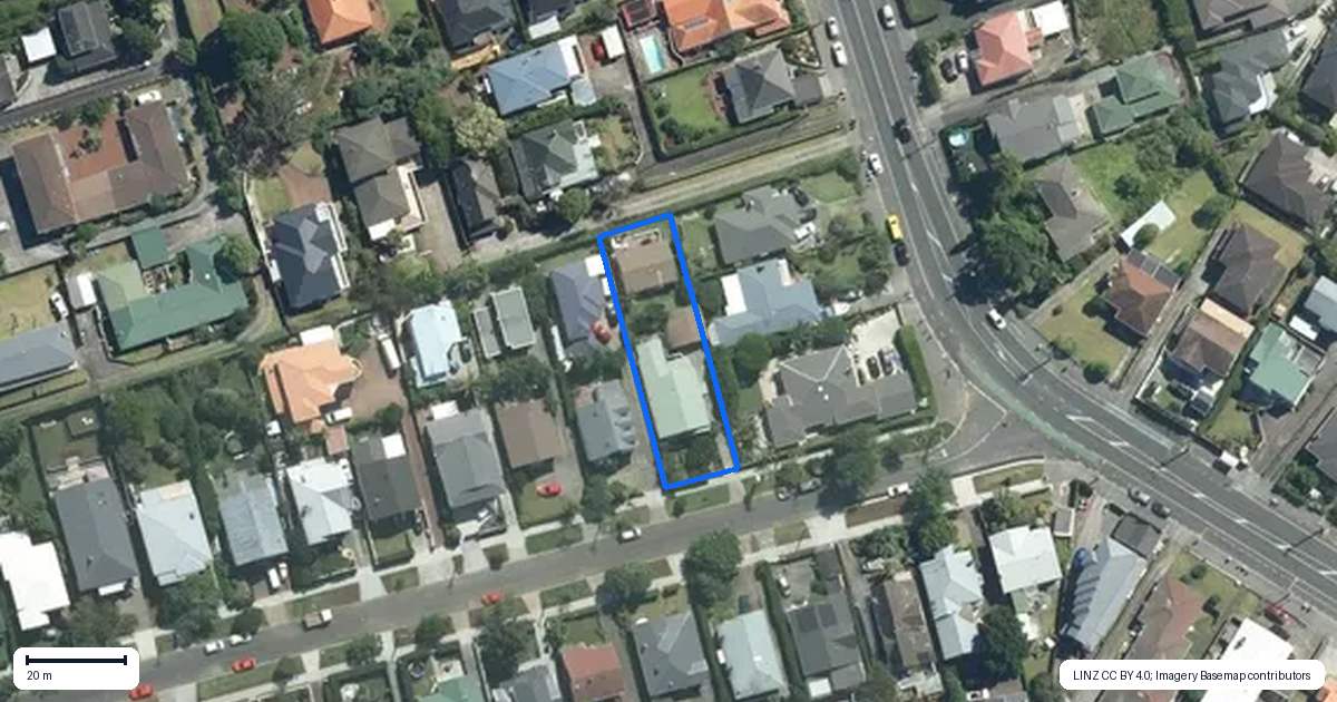 Property context map for 1 Highland Road, Mount Albert, Auckland