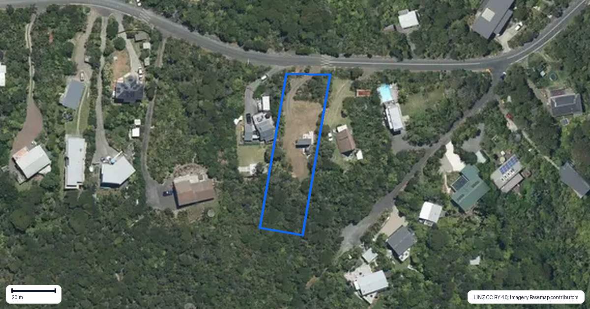 Property context map for 6 Log Race Road, Piha