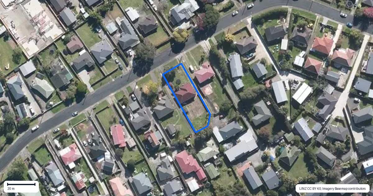 Property context map for 33 Fairclough Road, Beach Haven, Auckland