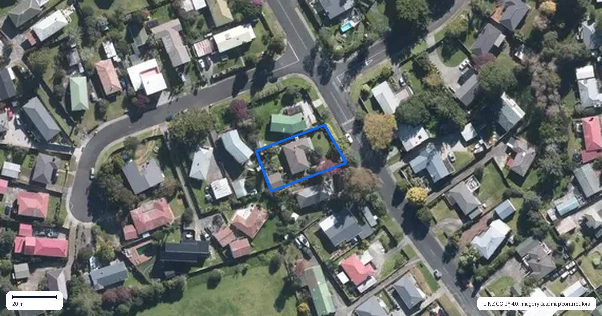 Property context map for 74 Lauderdale Road, Birkdale, Auckland